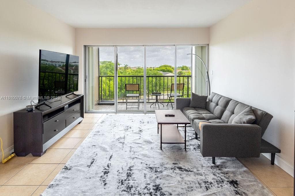 9110 Fontainebleau Blvd # 502, Miami, FL 33172 — zdjęcie 5
