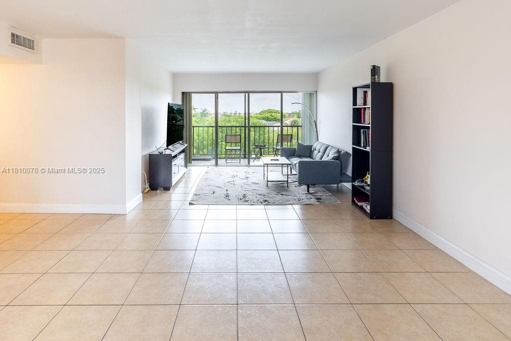 9110 Fontainebleau Blvd # 502, Miami, FL 33172 — zdjęcie 4