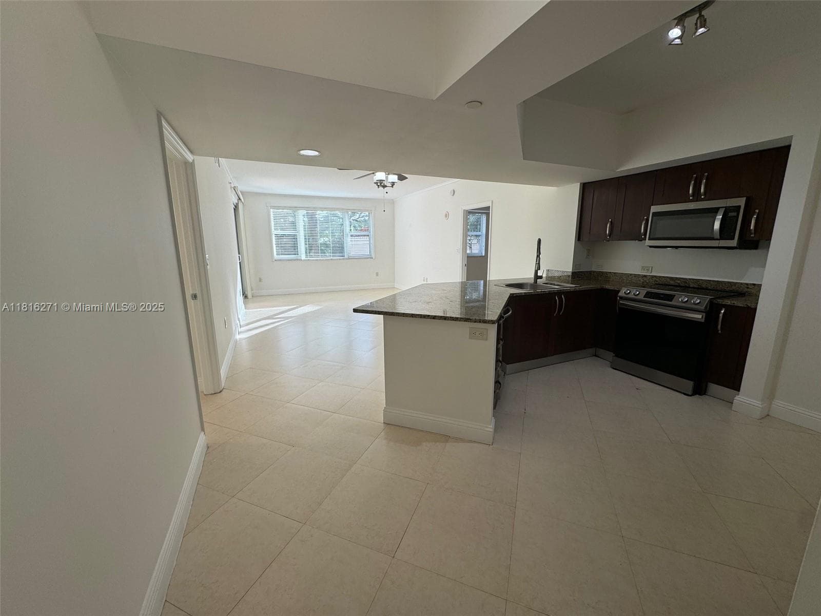 19900 E Country Club Dr # 209, Aventura, FL 33180