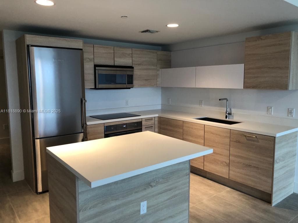 16385 Biscayne Blvd # 1005, North Miami Beach, FL 33160 — zdjęcie 3
