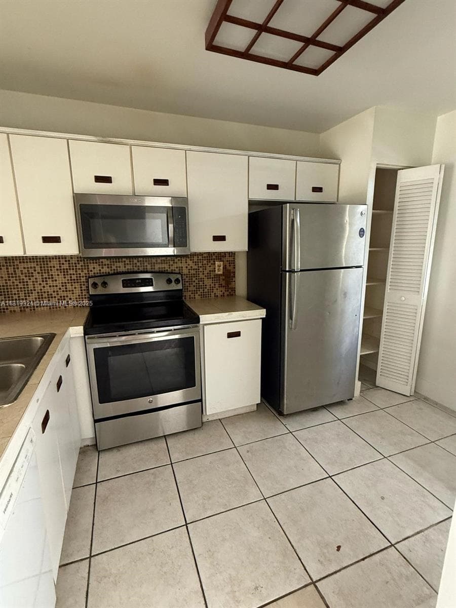 438 NE 210th Cir Ter # 202-4B, Miami, FL 33179 — zdjęcie 2