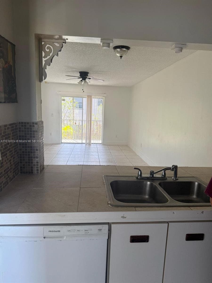 438 NE 210th Cir Ter # 202-4B, Miami, FL 33179 — zdjęcie 3