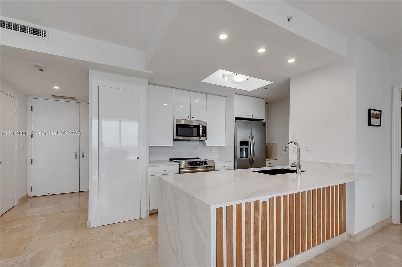 848 Brickell Key Dr # 1803, Miami, FL 33131