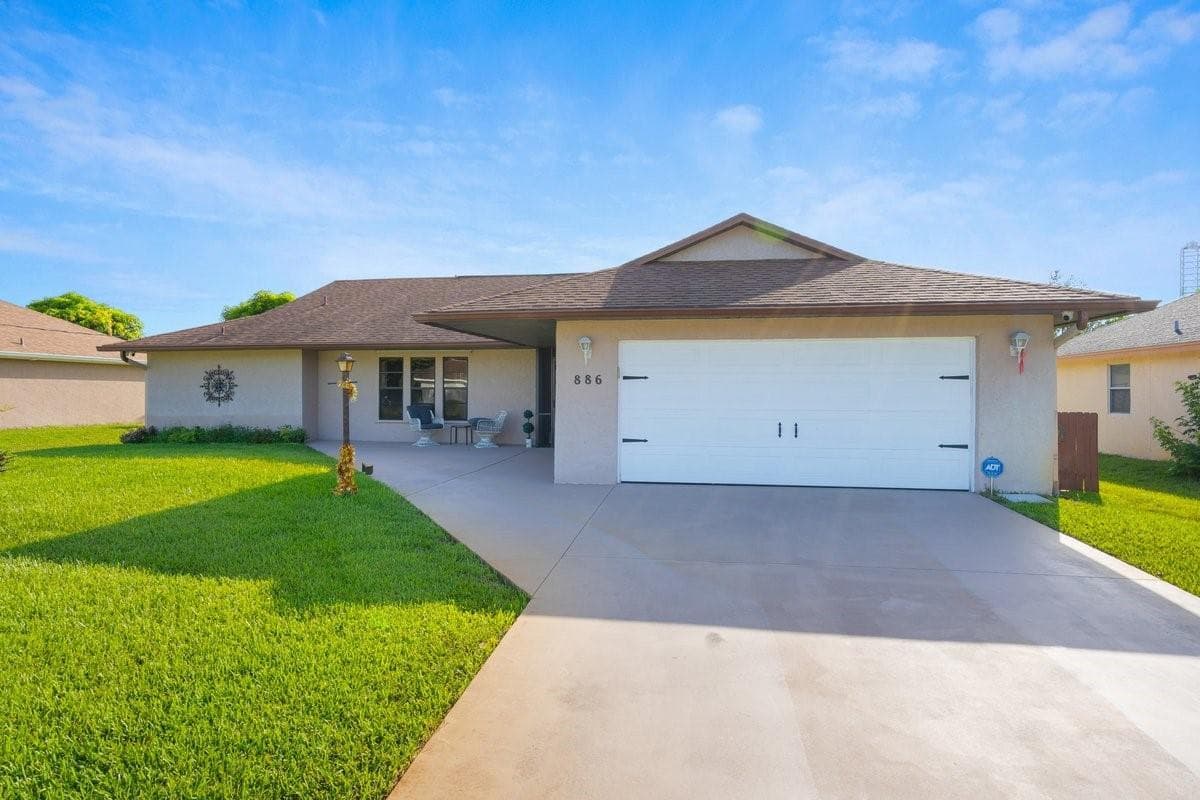 886 S E O'Donnell Lane, Port St. Lucie, FL 34983 — zdjęcie 2