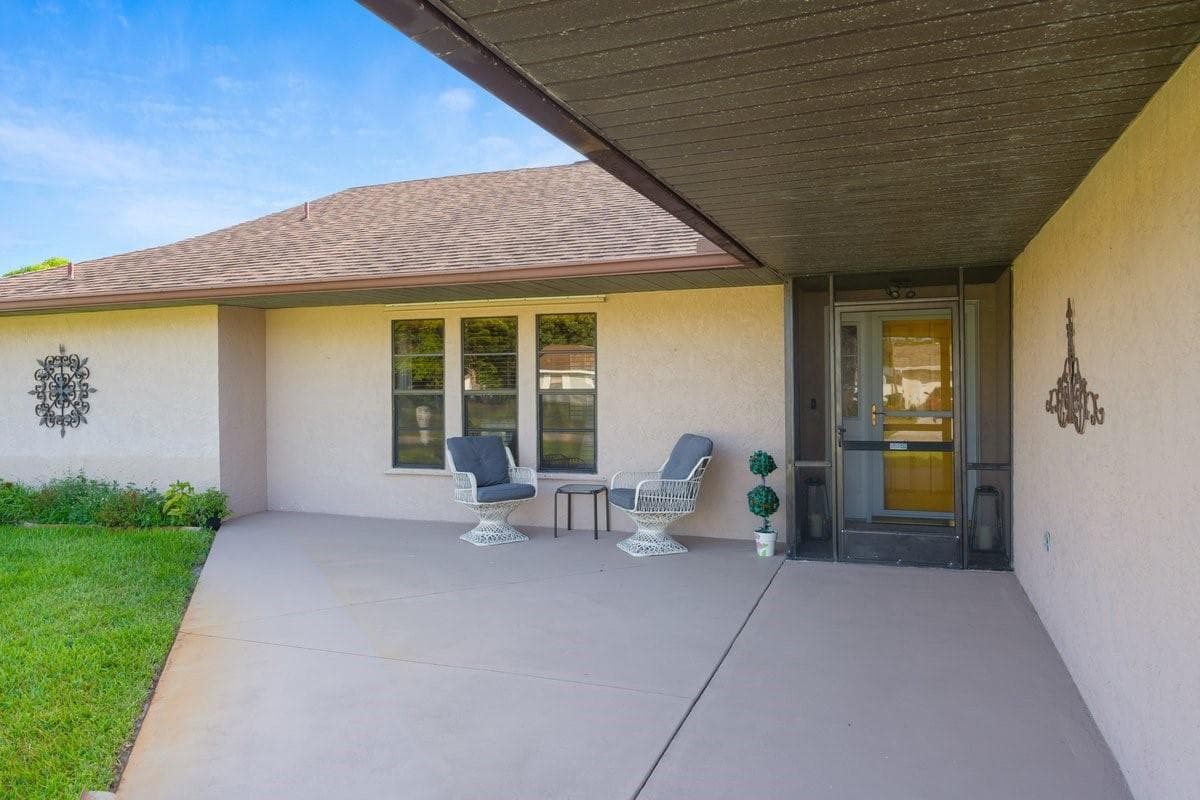 886 S E O'Donnell Lane, Port St. Lucie, FL 34983 — zdjęcie 5