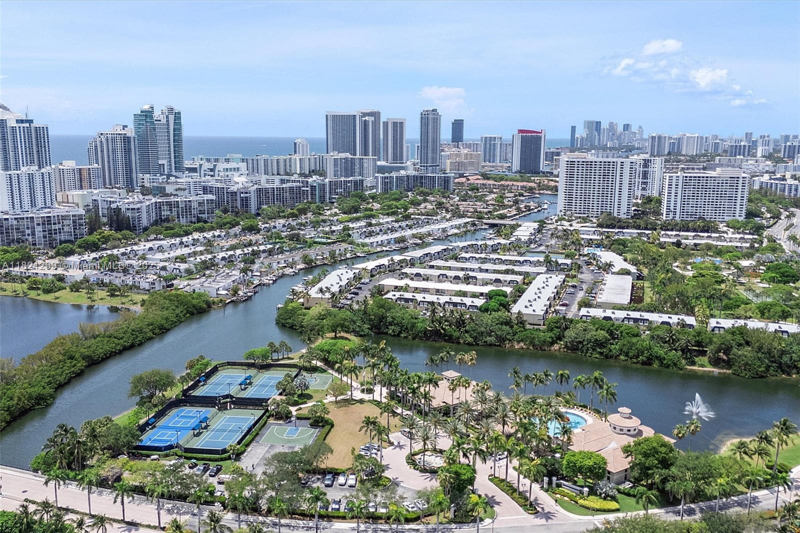 1382 Harbor Vw W, Hollywood, FL 33019 — zdjęcie 3