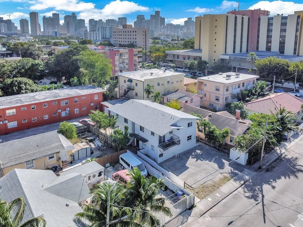 429 NW 10th Avenue, Miami, FL 33128 — zdjęcie 3