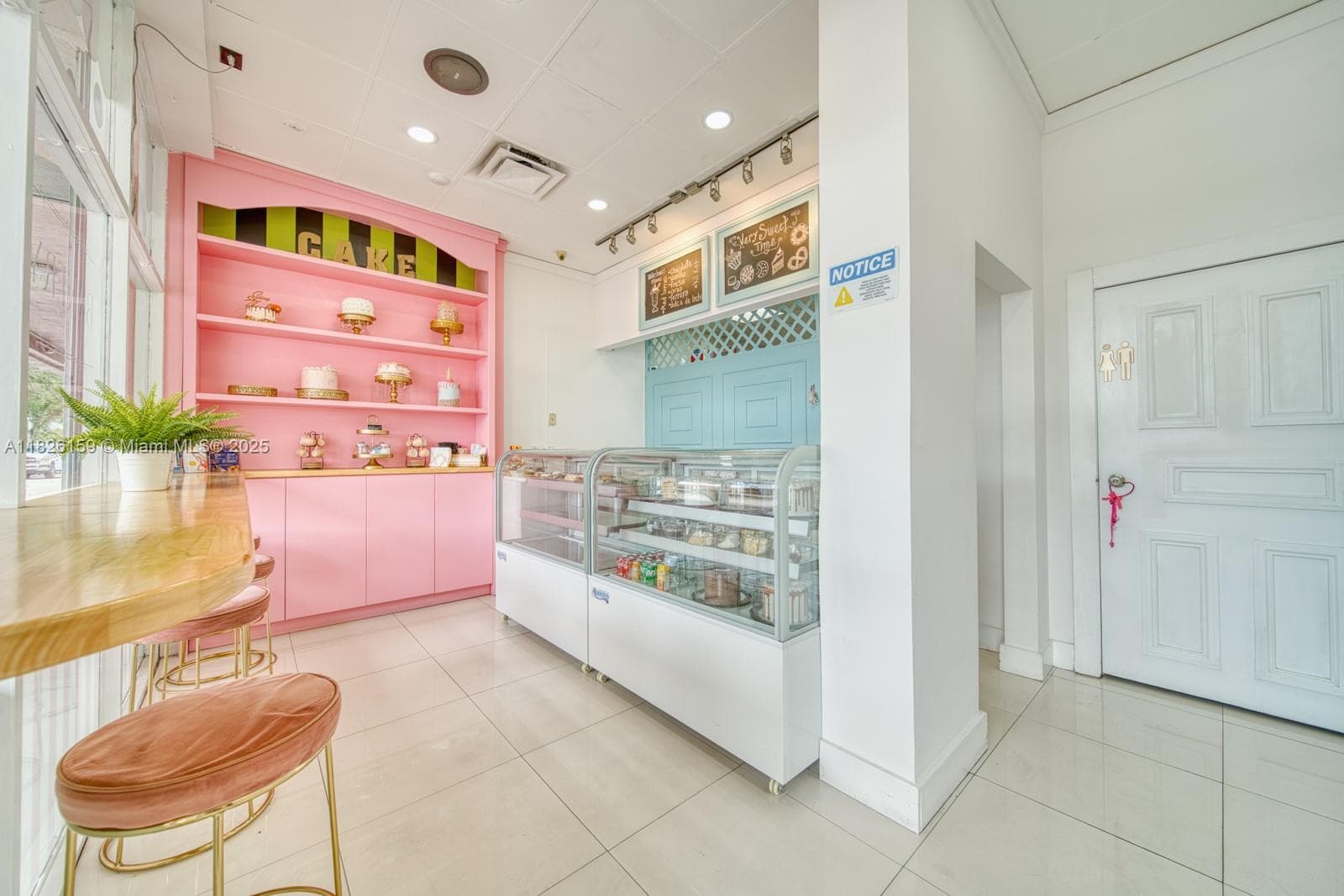 Bakery & Cafe For Sale On Bird Road, Kendall, FL 33175 — zdjęcie 3