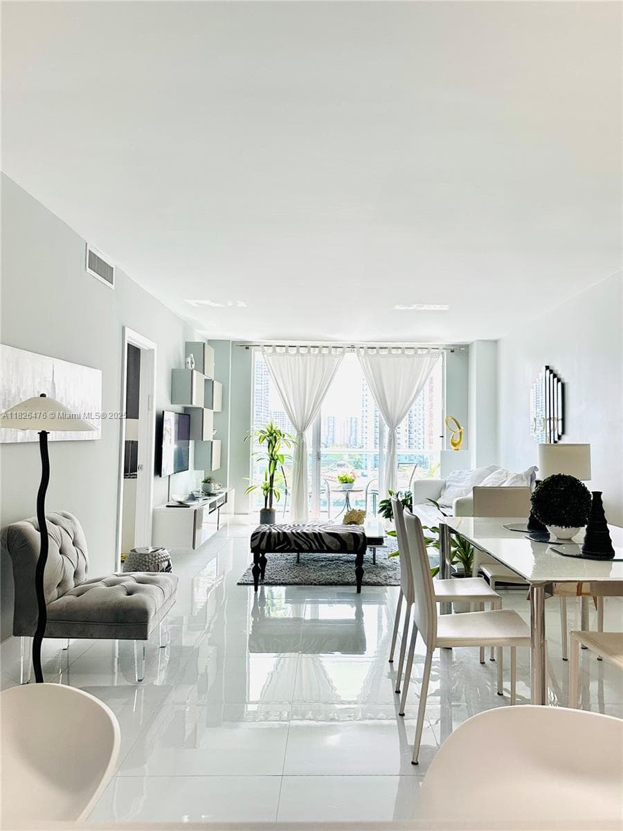 19390 Collins Ave # 911, Sunny Isles Beach, FL 33160 — zdjęcie 2