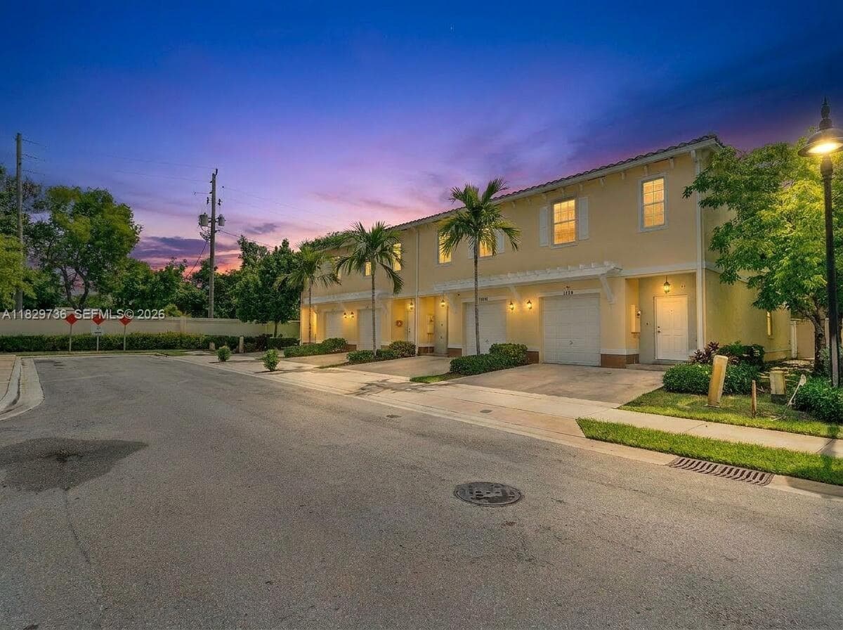 1128 NW 40th Ter, Lauderhill, FL 33313 — zdjęcie 2