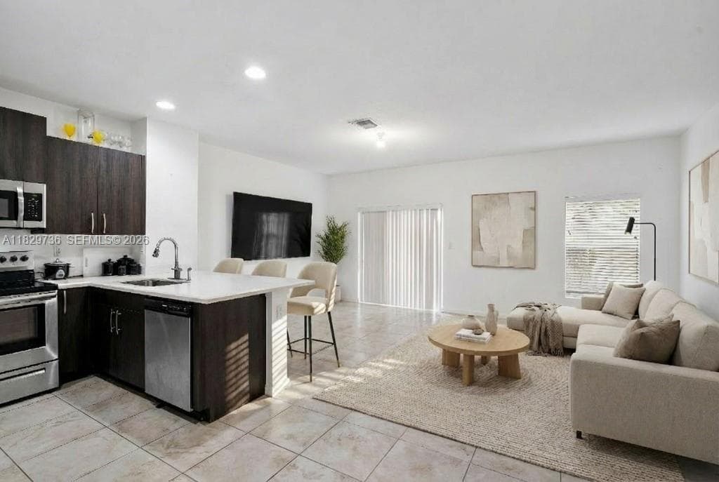 1128 NW 40th Ter, Lauderhill, FL 33313 — zdjęcie 4