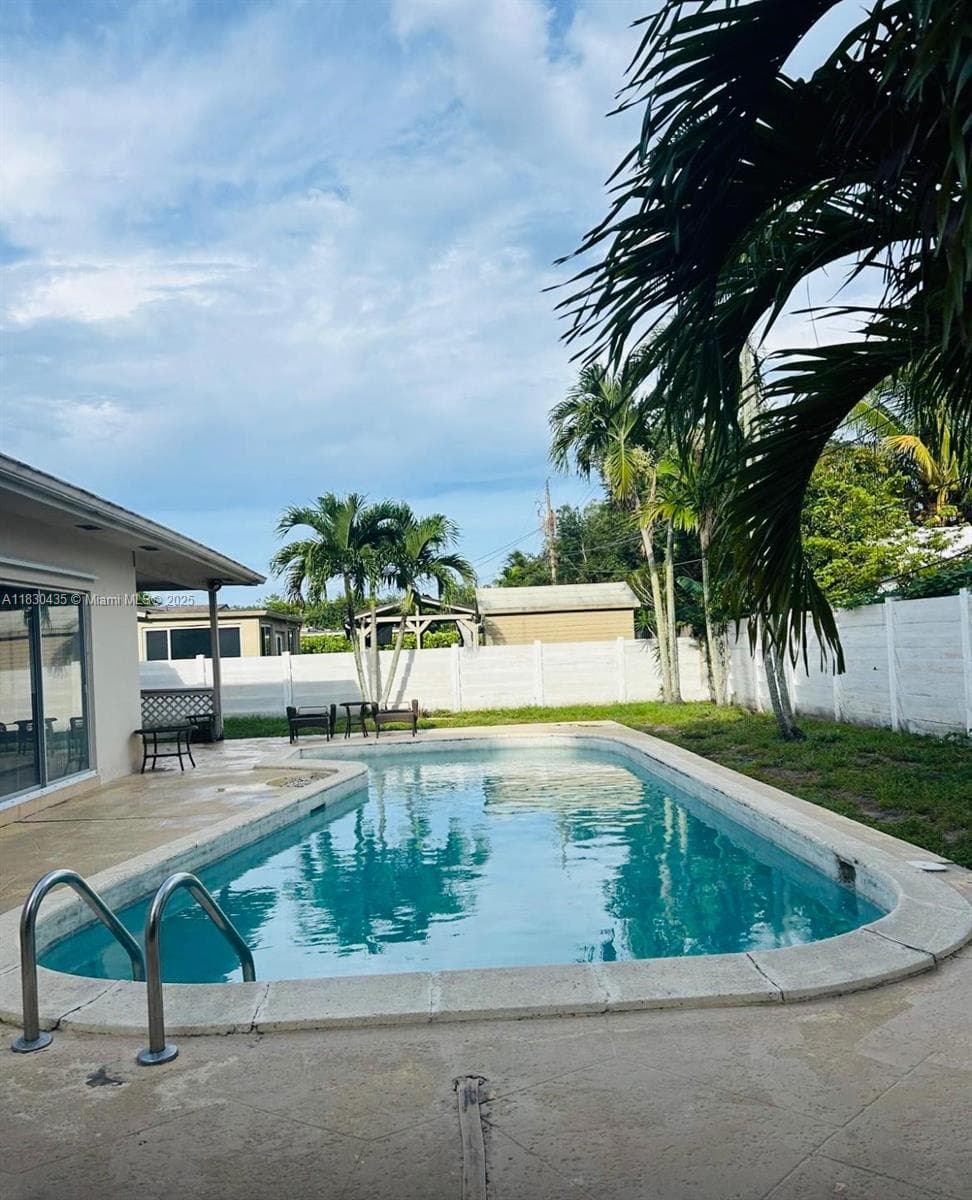 6790 SW 10th Ct, Pembroke Pines, FL 33023