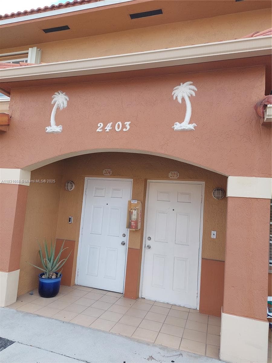 2403 W 76th St # 203, Hialeah, FL 33016