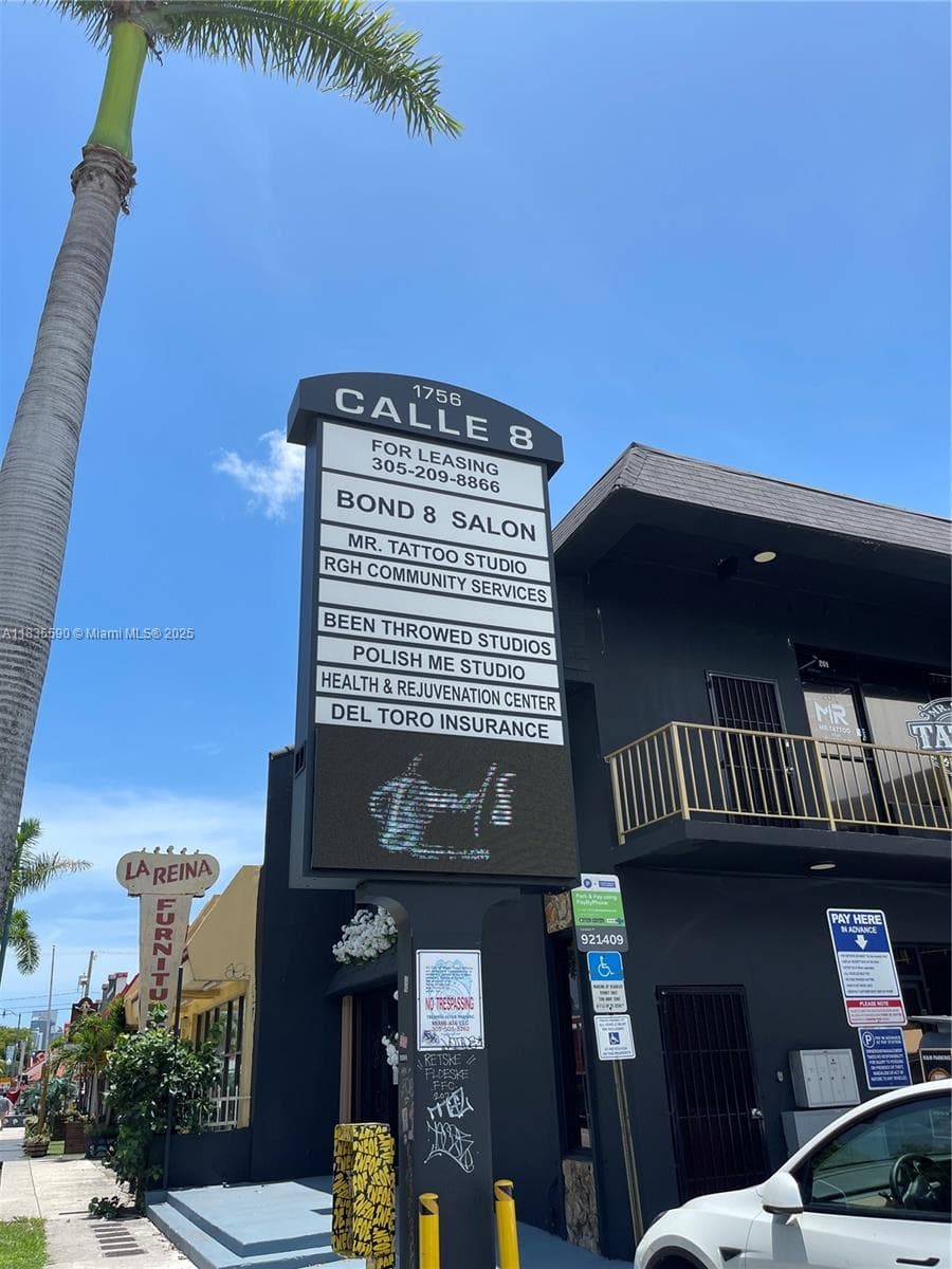 1756 SW 8th St # 204, Miami, FL 33135 — zdjęcie 2
