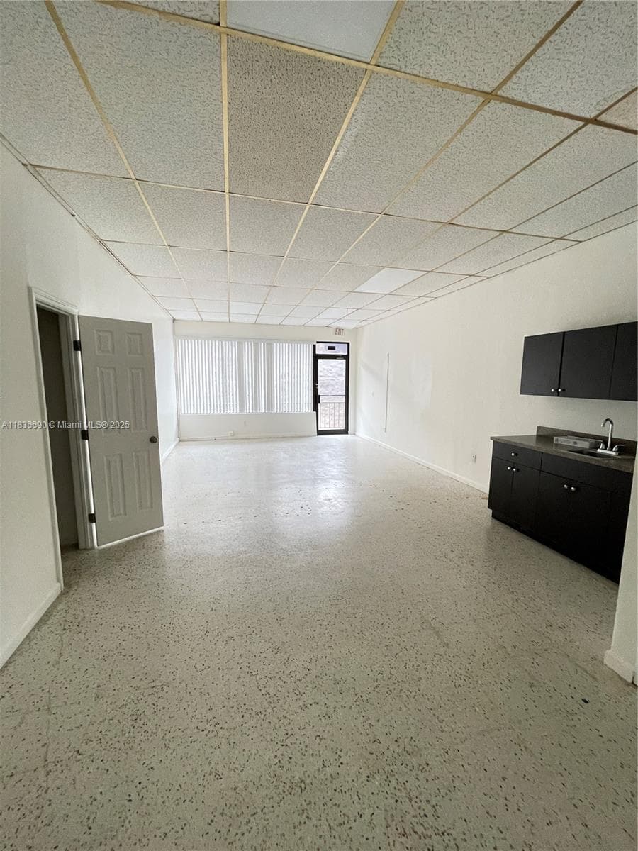 1756 SW 8th St # 204, Miami, FL 33135 — zdjęcie 3