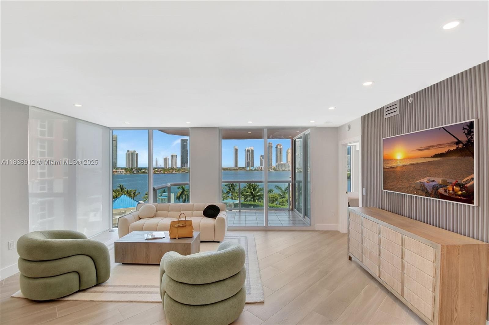 3370 Hidden Bay Dr # 812, Aventura, FL 33180 — zdjęcie 2