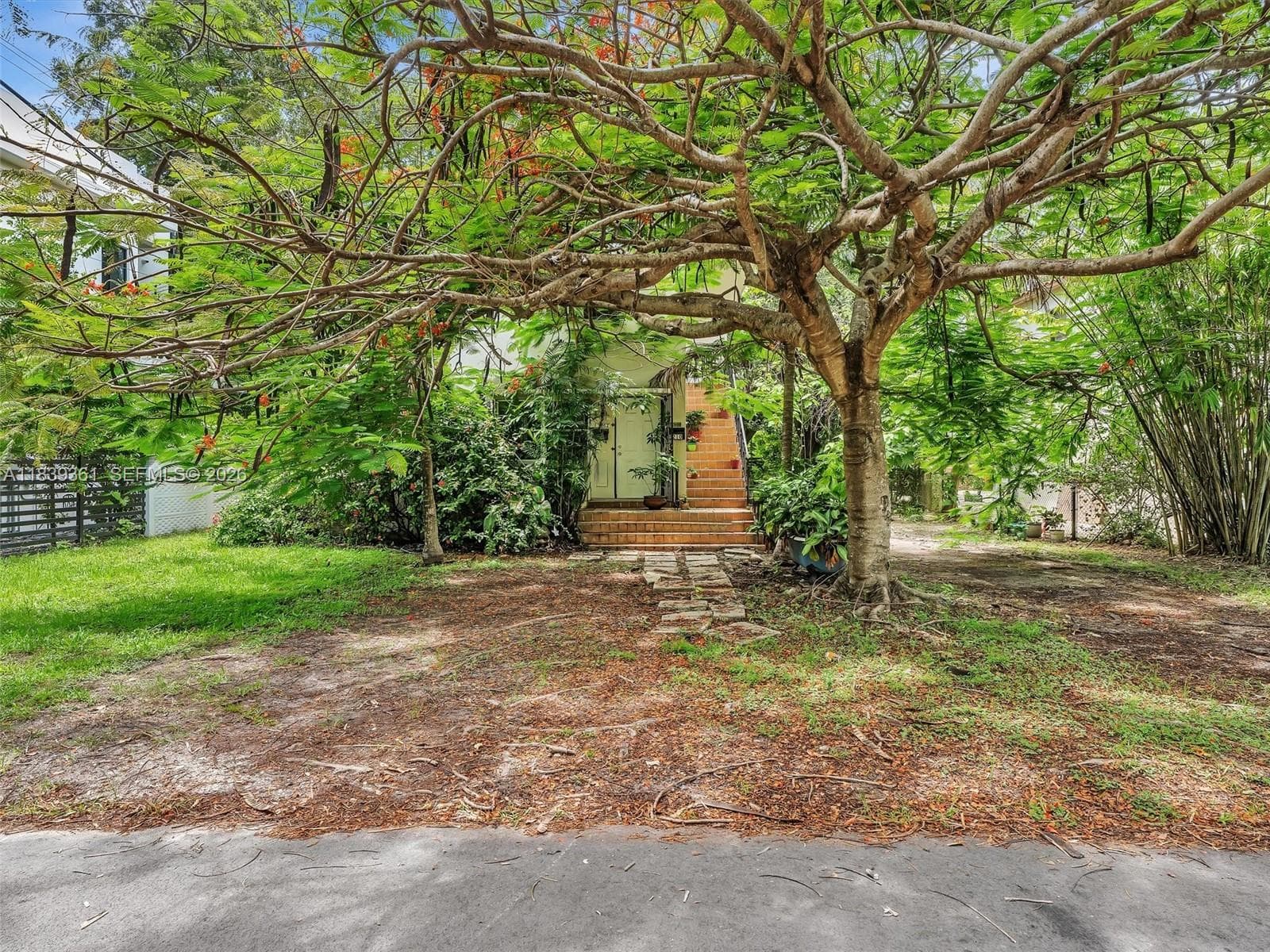 3210 E Elizabeth St, Miami, FL 33133 — zdjęcie 3