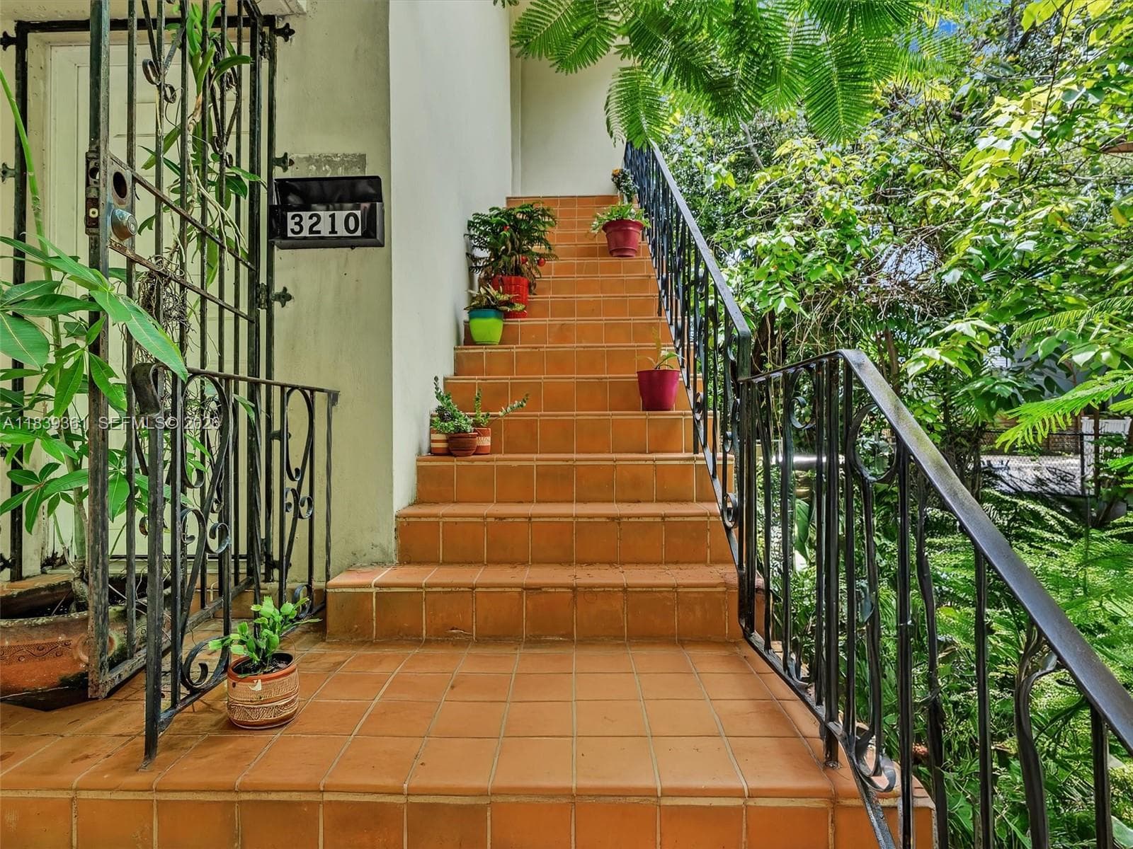 3210 E Elizabeth St, Miami, FL 33133 — zdjęcie 4