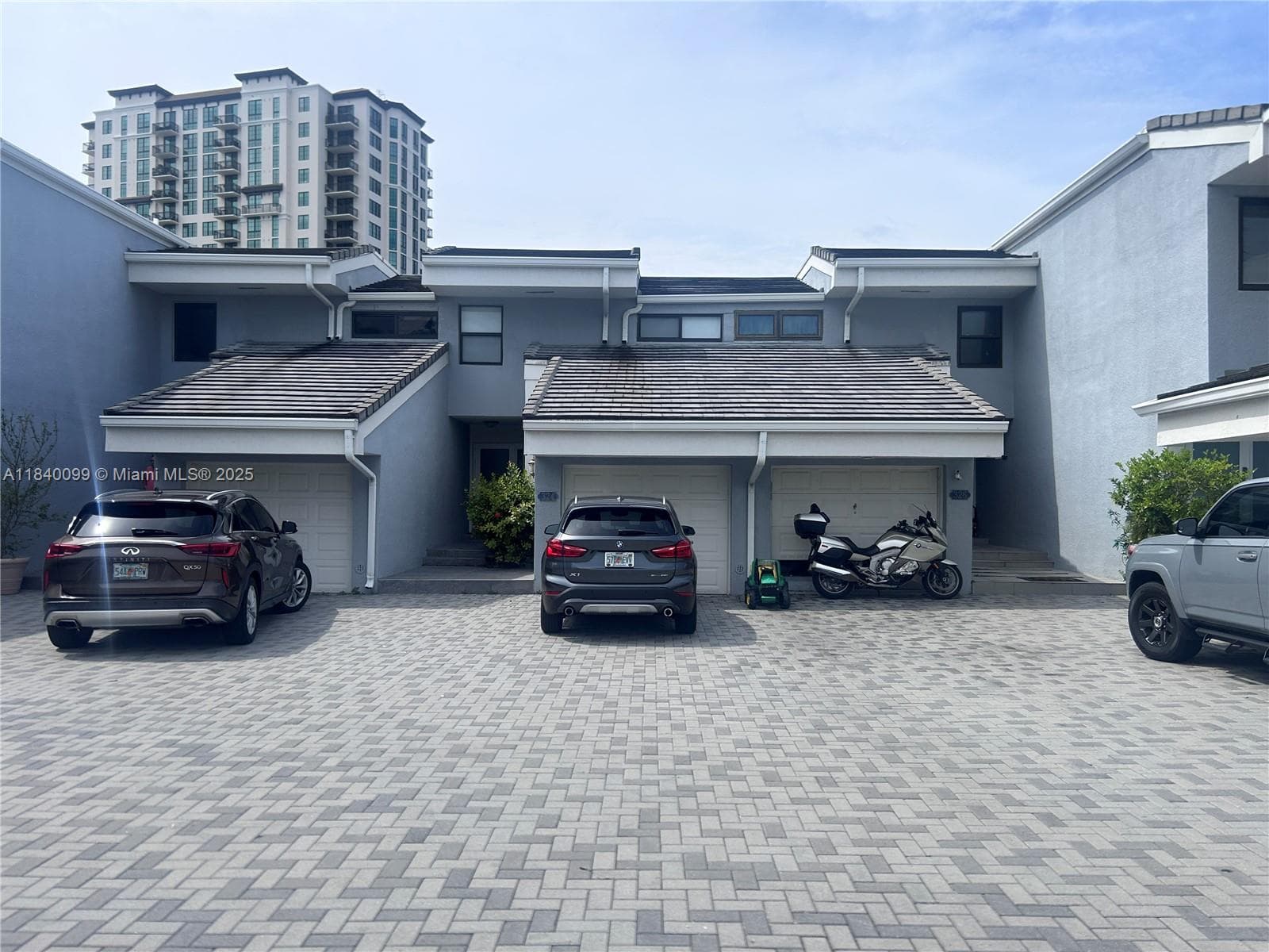 324 Poinciana Dr, Sunny Isles Beach, FL 33160