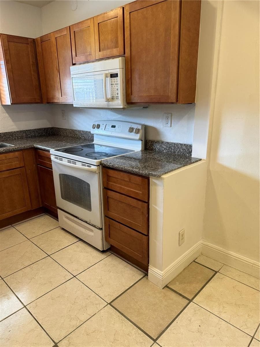 2452 Taylor Street # 204, Hollywood, FL 33020 — zdjęcie 5