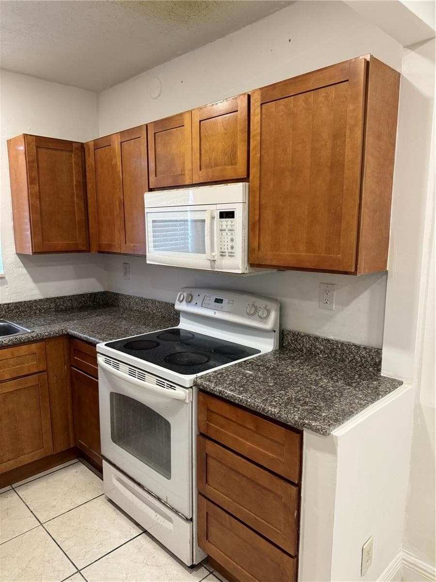 2452 Taylor Street # 204, Hollywood, FL 33020 — zdjęcie 4