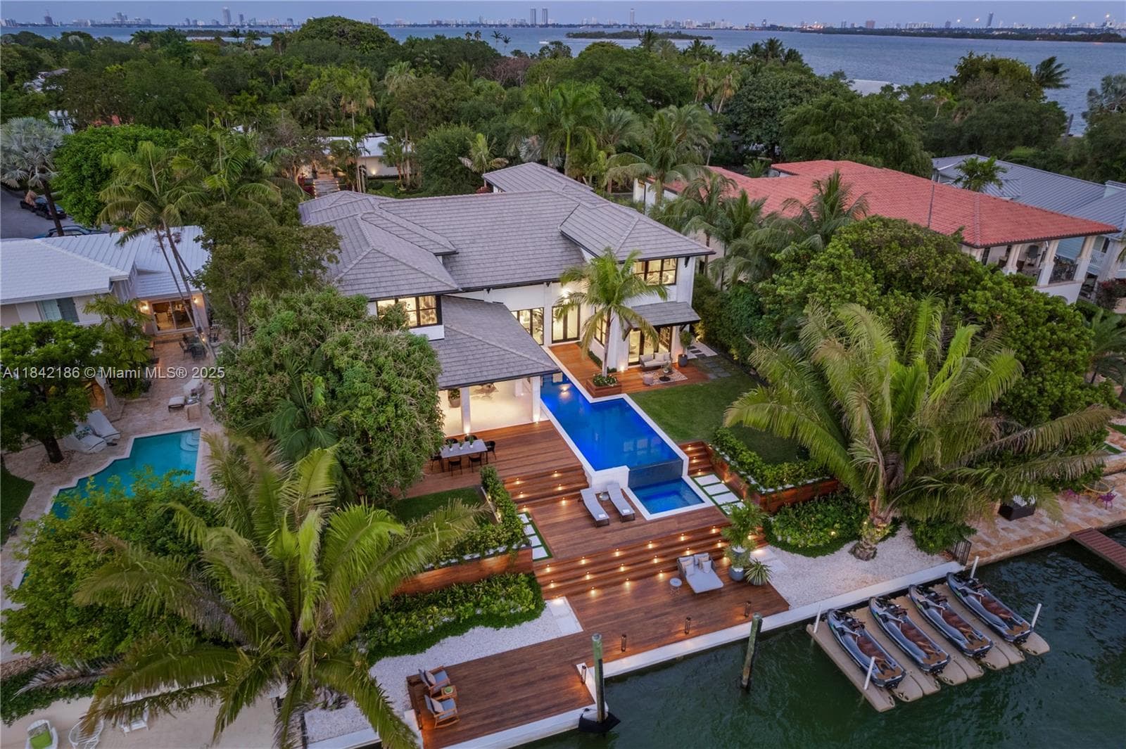 4241 Palm Ln, Miami, FL 33137 — zdjęcie 2