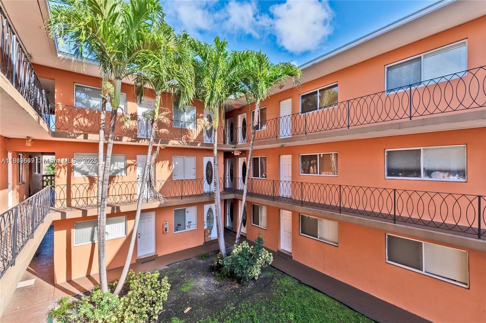 2330 NW 11th St # 47, Miami, FL 33125 — zdjęcie 3