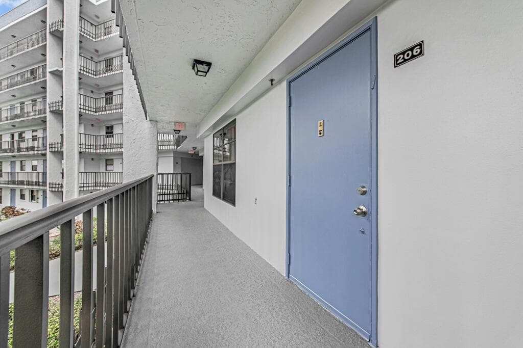 4640 Lucerne Lakes Boulevard # 206, Lake Worth, FL 33467 — zdjęcie 2