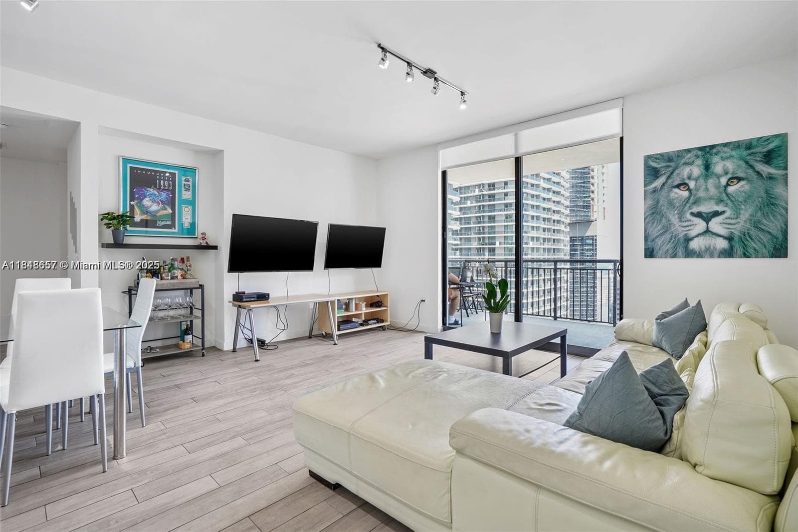 999 SW 1st Ave # 2717, Miami, FL 33130 — zdjęcie 3