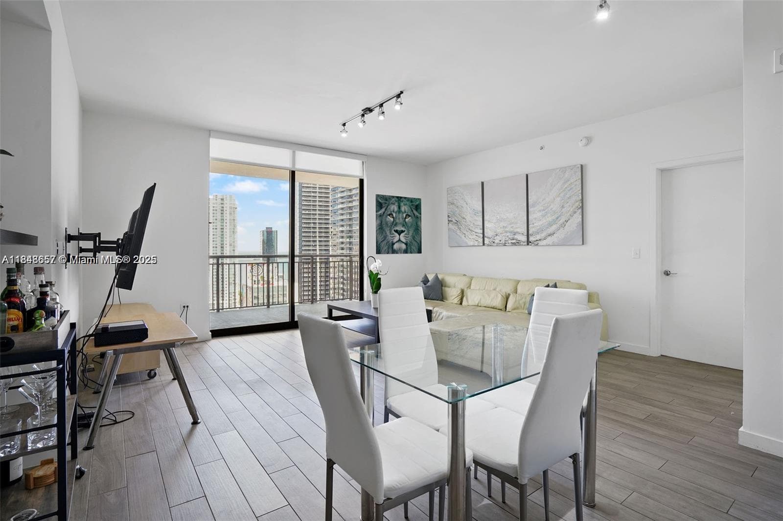 999 SW 1st Ave # 2717, Miami, FL 33130 — zdjęcie 4