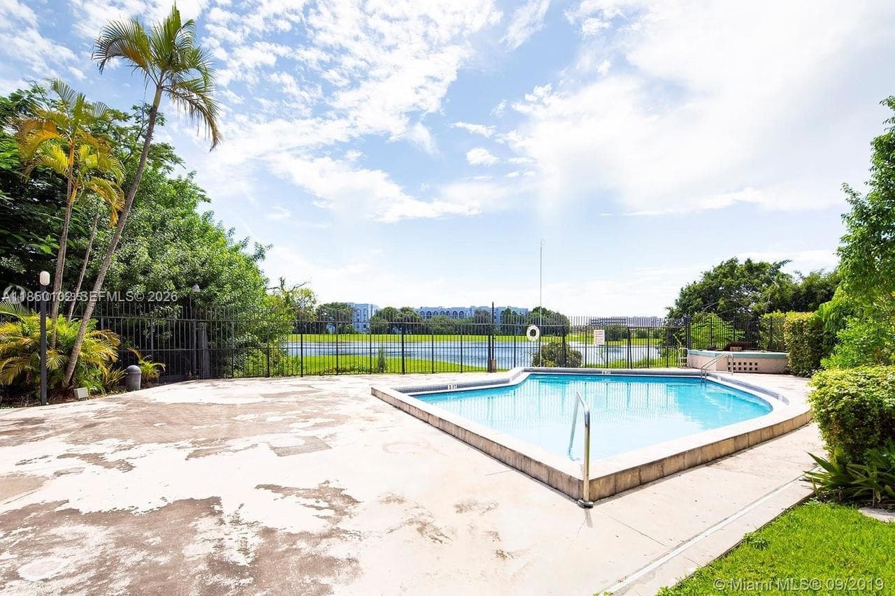 9682 Fontainebleau Blvd # 401, Miami, FL 33172 — zdjęcie 3