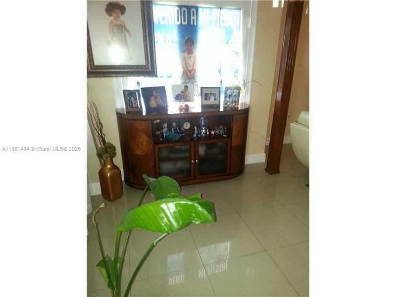 321 NW 13th Ave, Miami, FL 33125 — zdjęcie 2