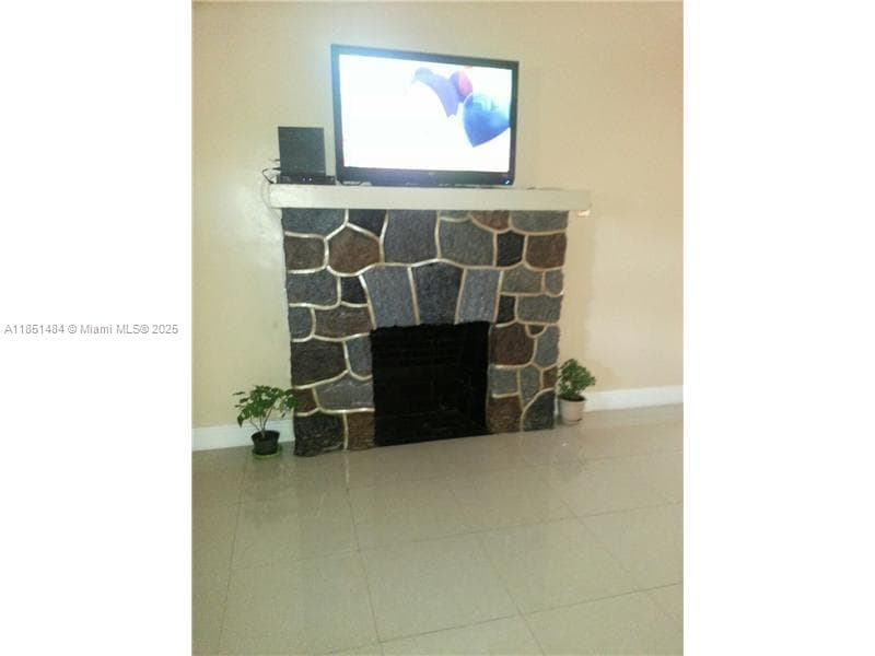 321 NW 13th Ave, Miami, FL 33125 — zdjęcie 3