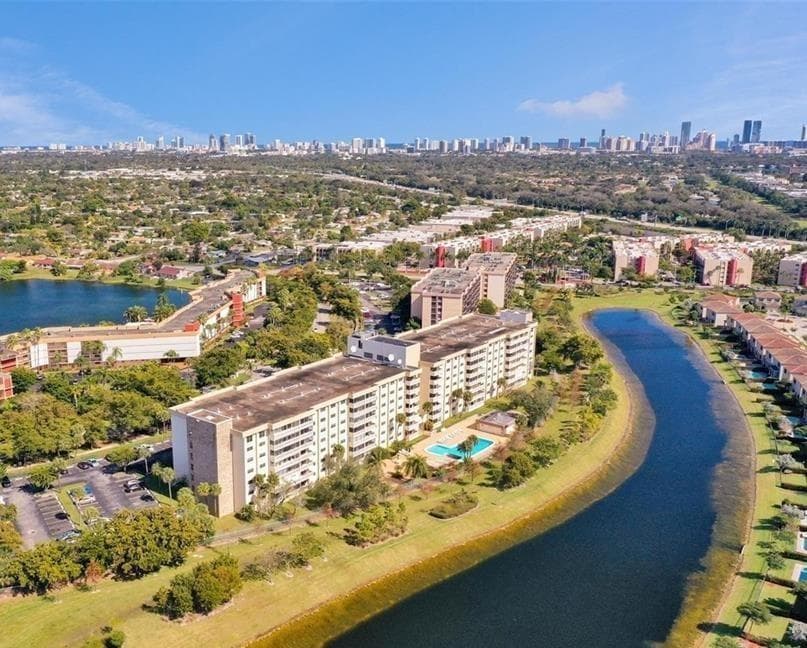 800 NE 195th Street # 307, Miami, FL 33179 — zdjęcie 3