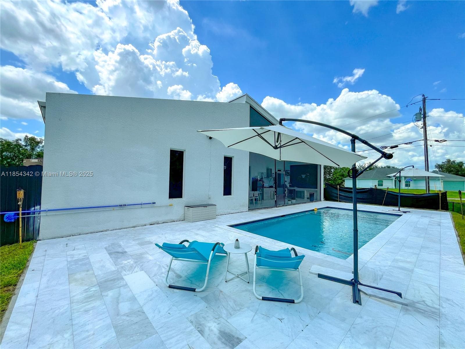 395 Pace Avenue, Lehigh Acres, FL 33974 — zdjęcie 2