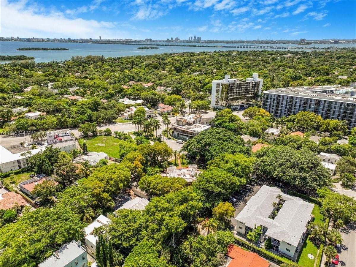 5900 NE 5th Ave, Miami, FL 33137 — zdjęcie 5