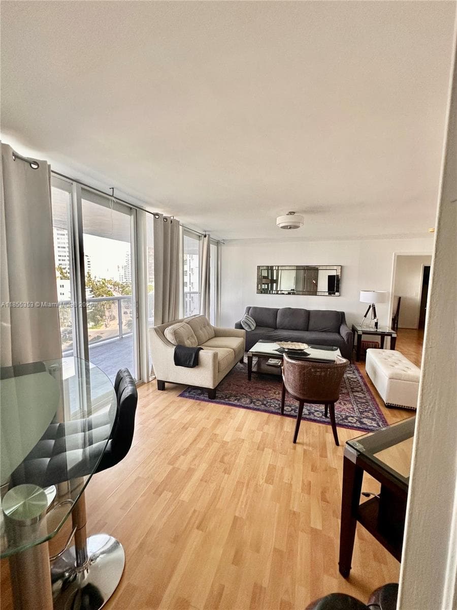 6301 Collins Ave # 806, Miami Beach, FL 33141 — zdjęcie 2