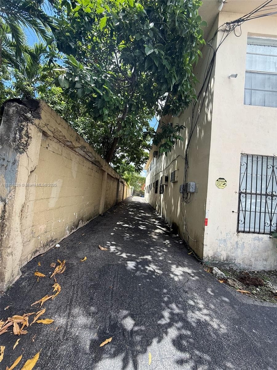 1520 SW 1st St, Miami, FL 33135 — zdjęcie 3