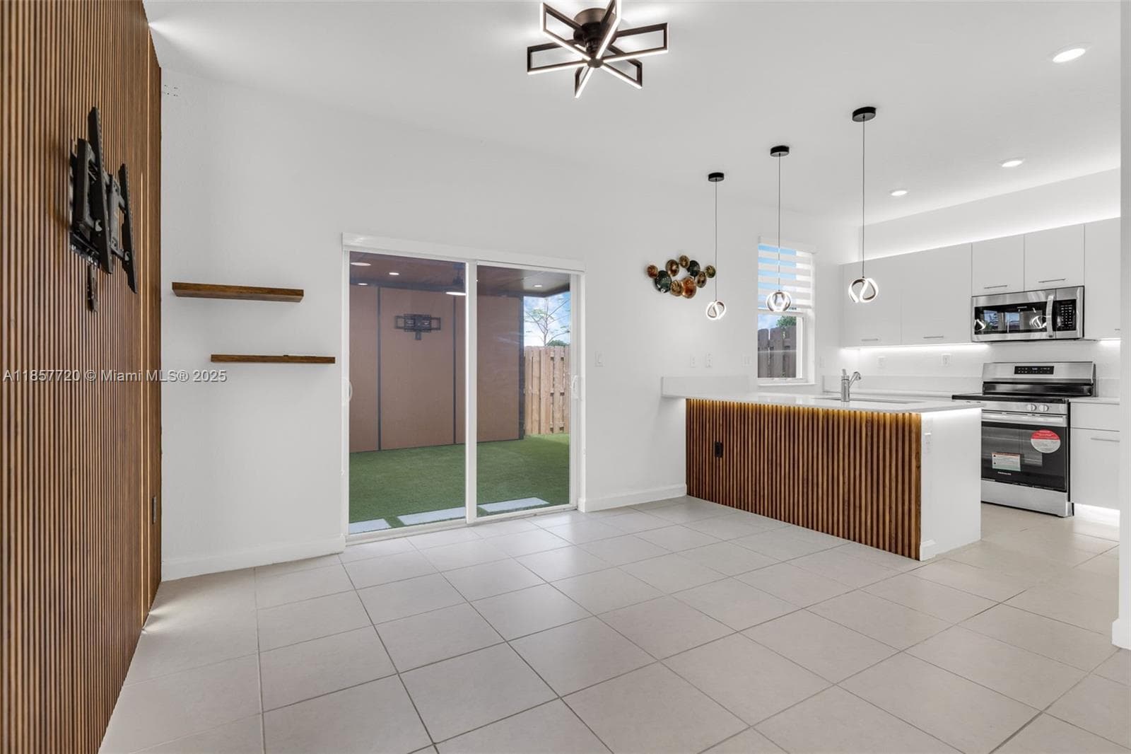 12373 NW 24th Pl, Miami, FL 33167 — zdjęcie 2
