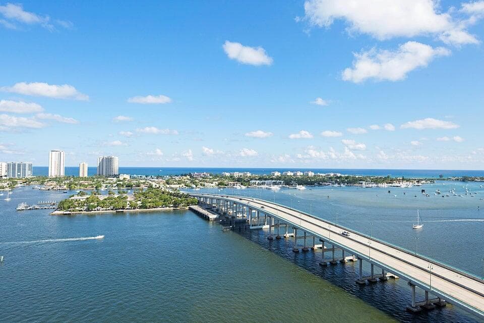 2640 Lake Shore Drive # 2011, Riviera Beach, FL 33404 — zdjęcie 2
