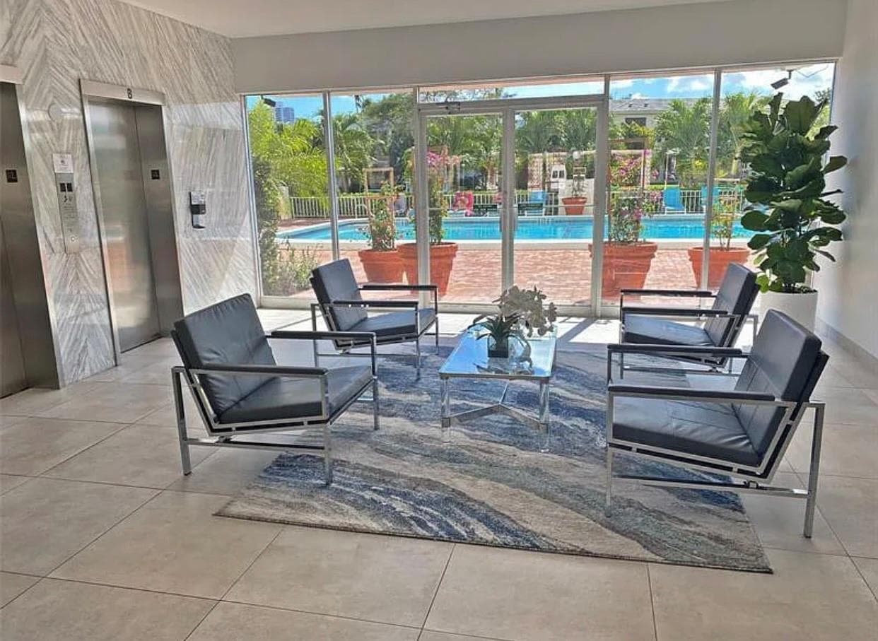 401 Golden Isles Drive # 203, Hallandale Beach, FL 33009 — zdjęcie 2