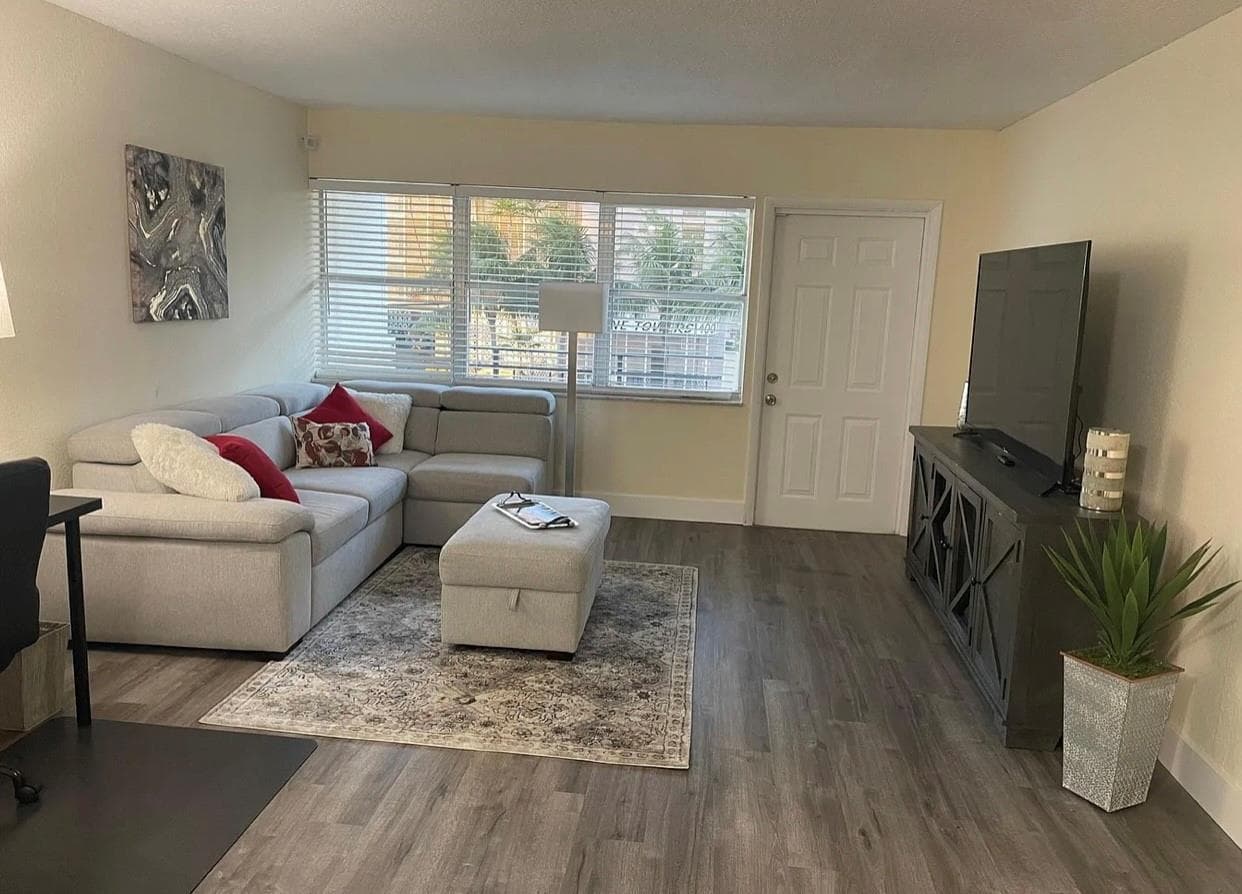 401 Golden Isles Drive # 203, Hallandale Beach, FL 33009 — zdjęcie 3