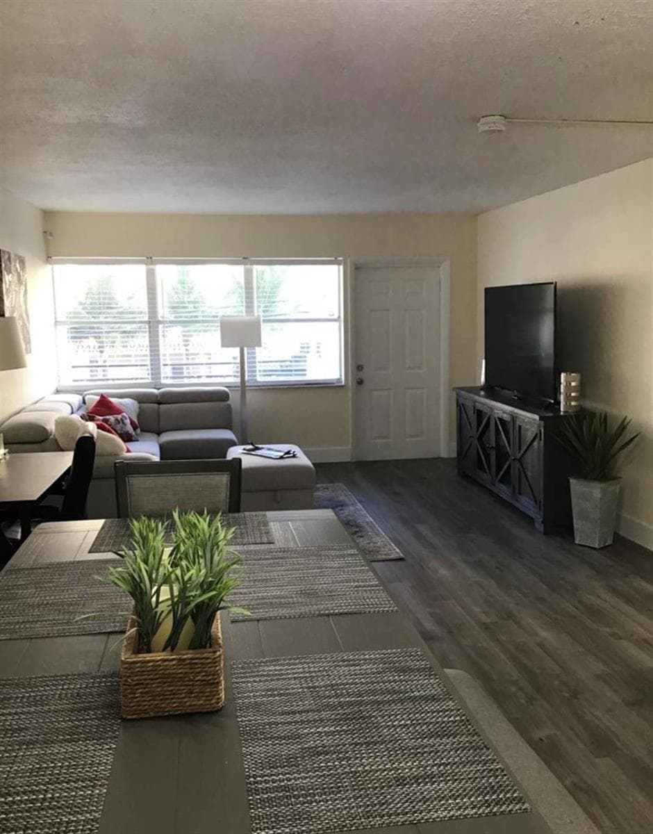 401 Golden Isles Drive # 203, Hallandale Beach, FL 33009 — zdjęcie 4