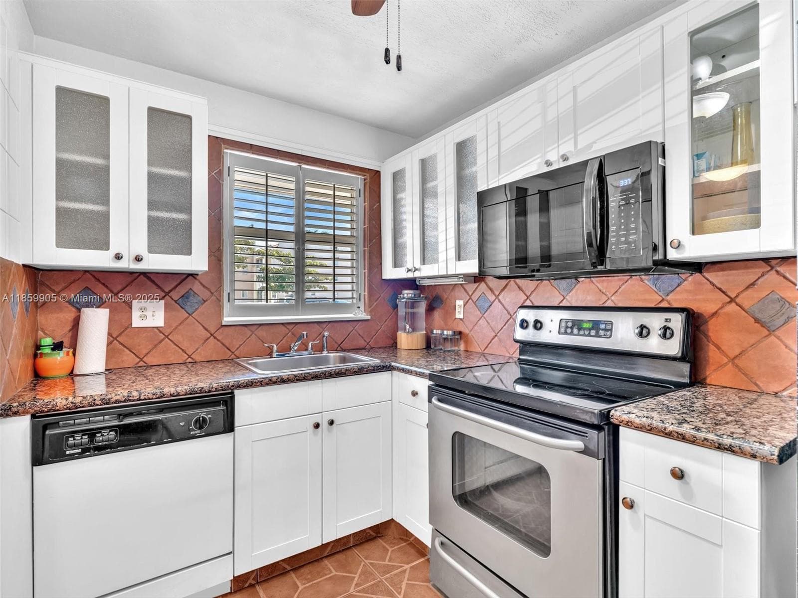 8020 N Sunrise Lakes Dr # 110, Sunrise, FL 33322