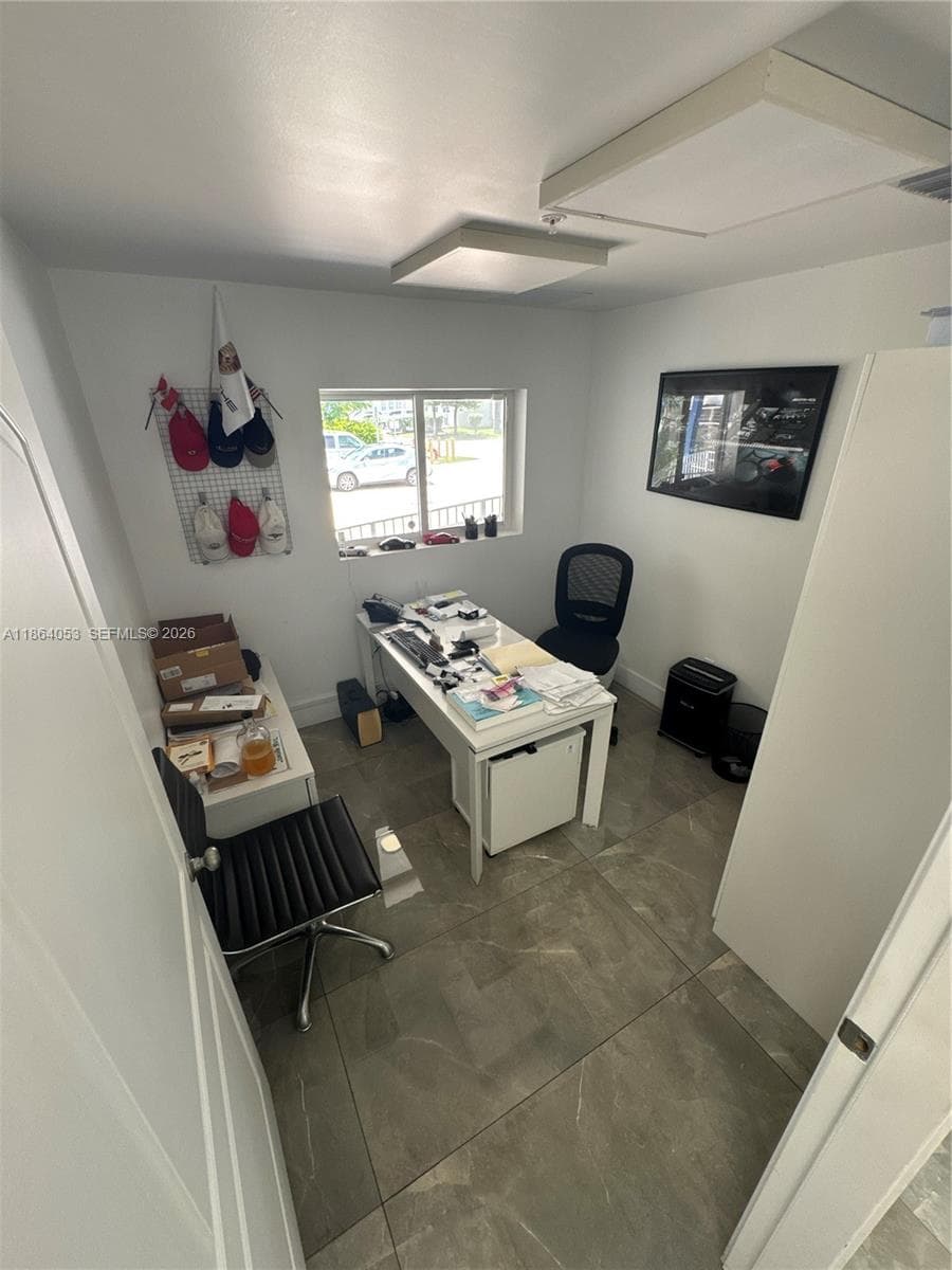 10859 NW 21st St, Sweetwater, FL 33172 — zdjęcie 3
