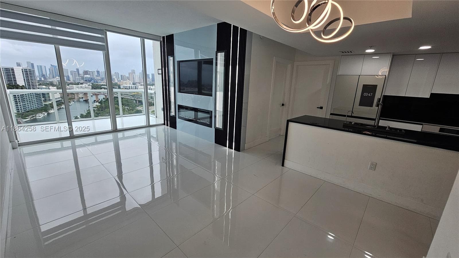 1861 NW North River Dr # 11, Miami, FL 33125 — zdjęcie 3