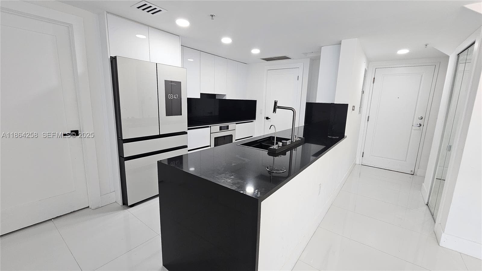 1861 NW North River Dr # 11, Miami, FL 33125 — zdjęcie 5