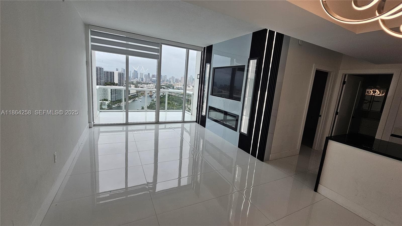 1861 NW North River Dr # 11, Miami, FL 33125 — zdjęcie 4