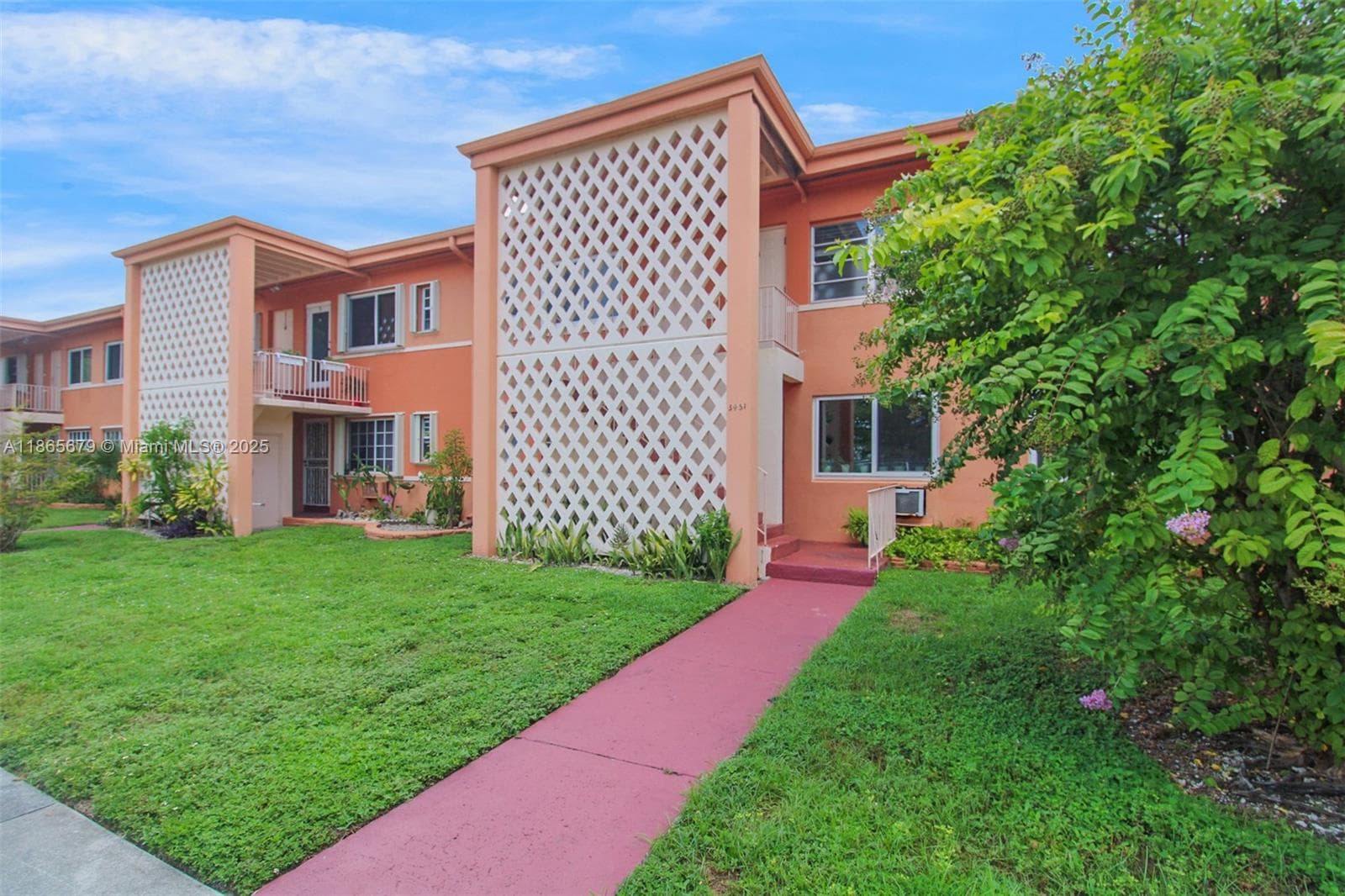 3451 SW 11th St # 8A, Miami, FL 33135 — zdjęcie 2
