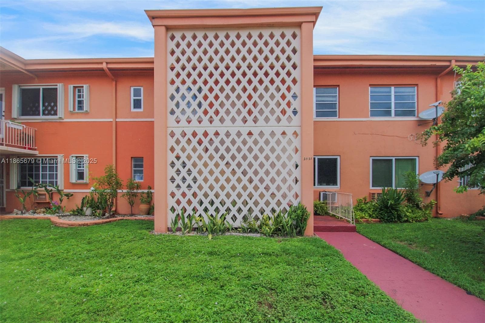 3451 SW 11th St # 8A, Miami, FL 33135 — zdjęcie 3